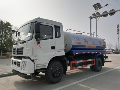 城市清洁的隐形英雄——洒水车与洗扫车的日常