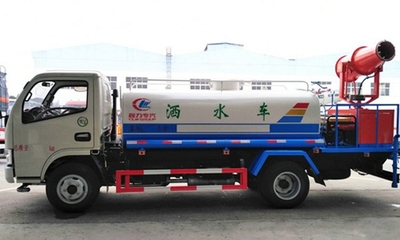 金寨县消防洒水车大容量与洗扫车功能综述