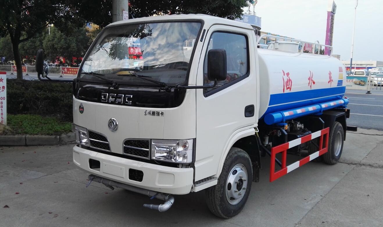 8方洒水车品牌大盘点 如何选对清洁好帮手？