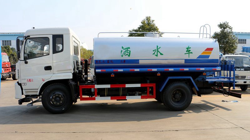 国六东风13方洒水车厂价直供 高效清洁与性价比之选
