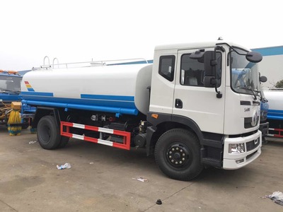 东风创普12立方洒水车 城市环卫的得力助手