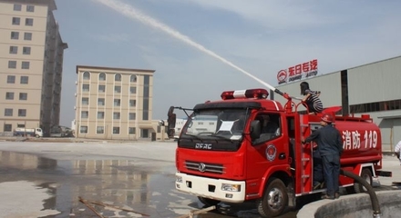 东风多利卡消防洒水车 多功能应急救援与环卫洒水的理想选择